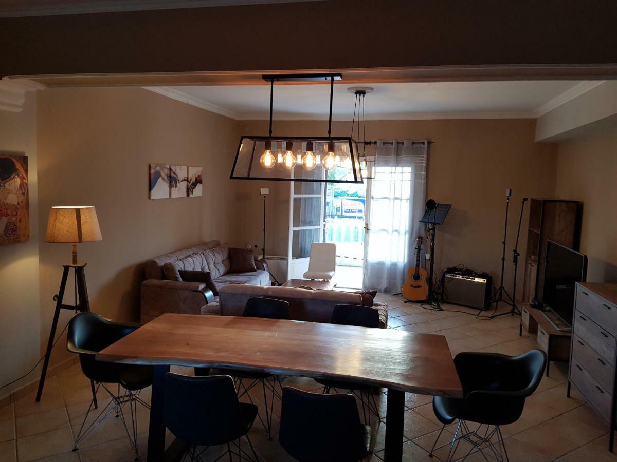Mojo Modern Apartment 2 알리카나스 외부 사진